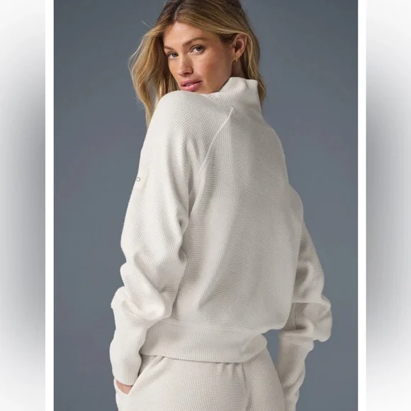 Alo Yoga Waffle Weekend Escape Mock Neck Long Sleeve Ivory M - Picture 4 of 6